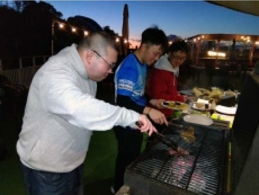 試合後、夢の島ﾏﾘｰﾅ近くでBBQを実施）
